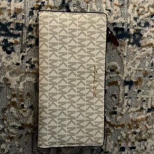 Michael Kors Bi-Fold Wallet